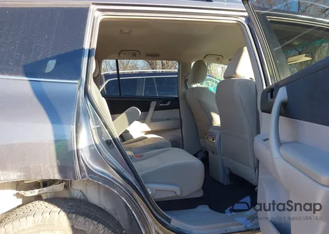 2011 Toyota Highlander Base V6 из США, поврежденный, VIN 5TDZK3EHXBS037980